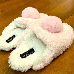 Light Pink and plush slippers. Super Soft. Small 5-6 by Cuddl Duds. Like new!